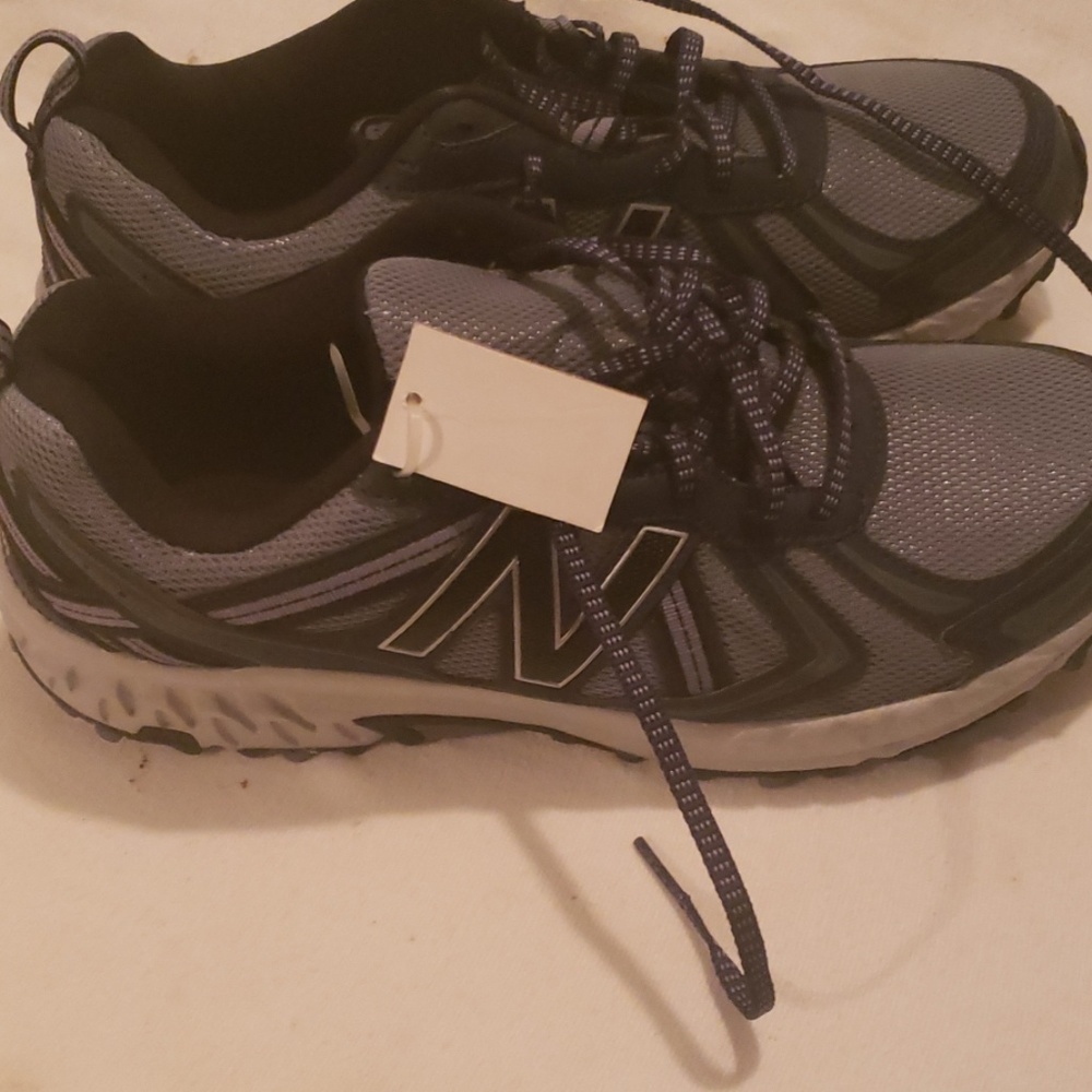 Shoe - Picture 2 of 3